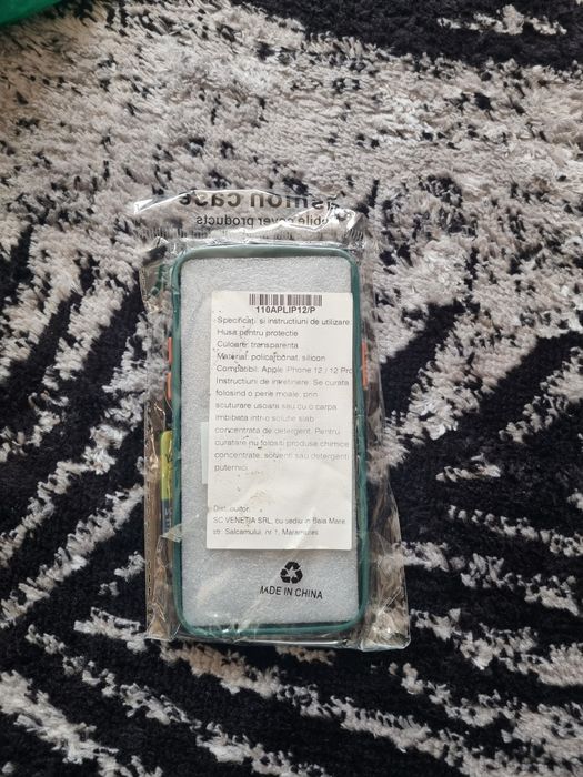 Vând husa iPhone 12 pro noua