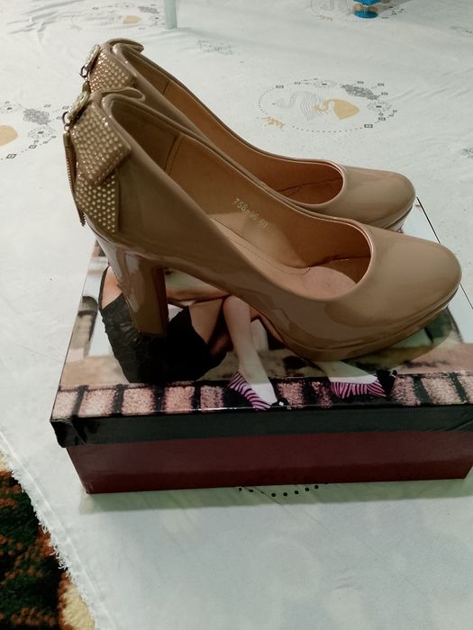 Ayollar tuflisi yangi