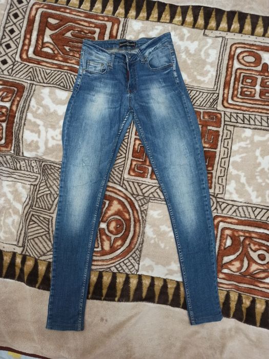 Джинсы в идеальном состоянии