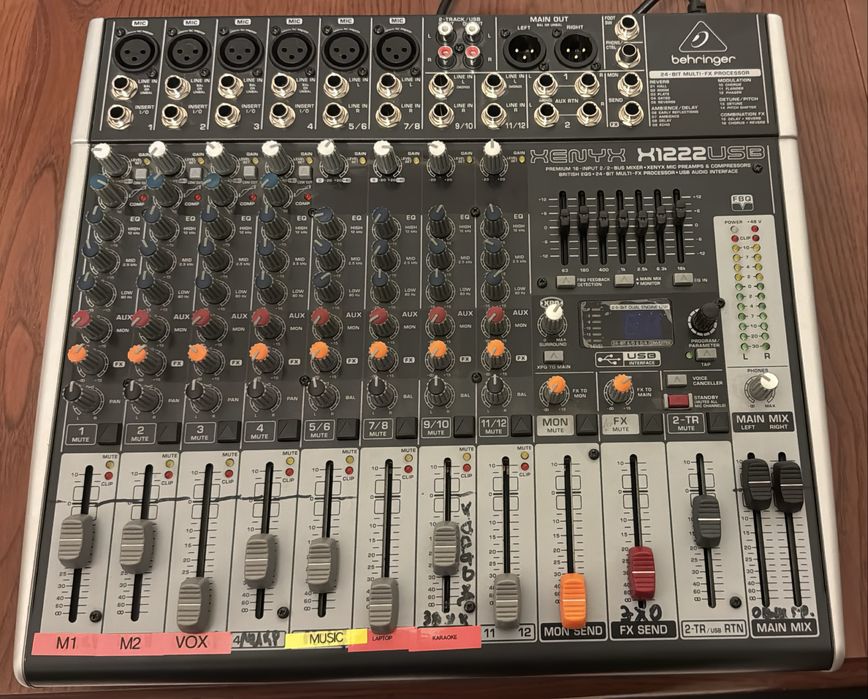 Микшерный пульт Behringer