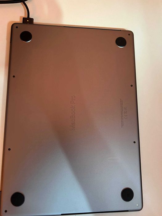 MacBook Pro 14 M1 Pro / 16 ГБ / 512 ГБ