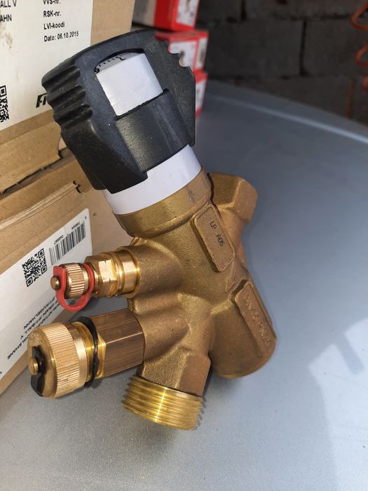 Регулиращ вентил за парно отопление