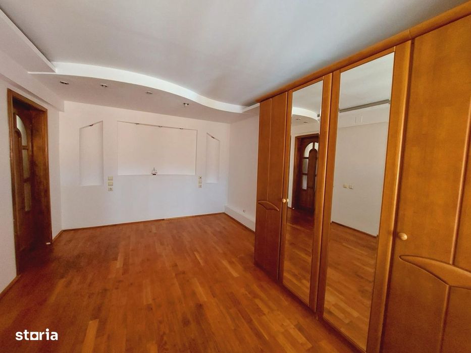 Apartament 4 camere, balcon, Târgu Jiu — fotografia 1