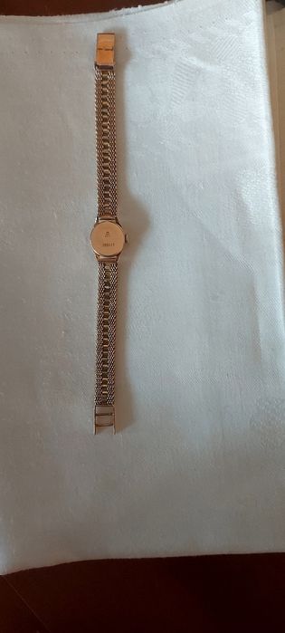 Продам женские золотые часы.