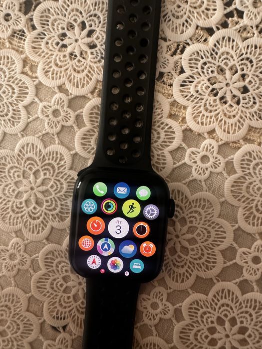 Продаю Apple watch series 7