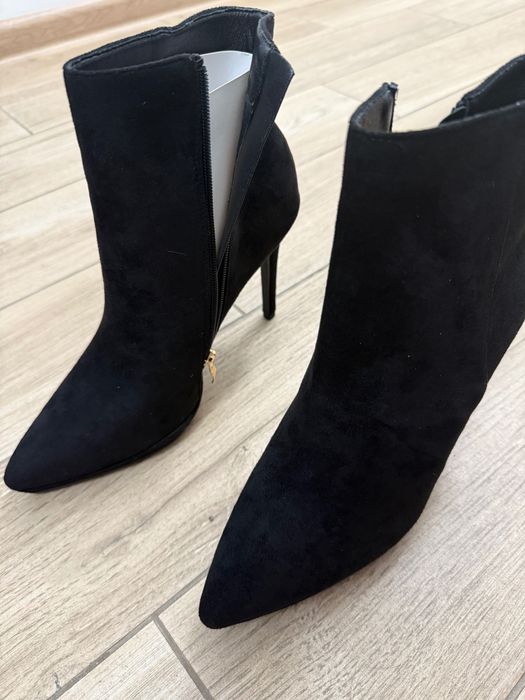 Дамски боти на ток