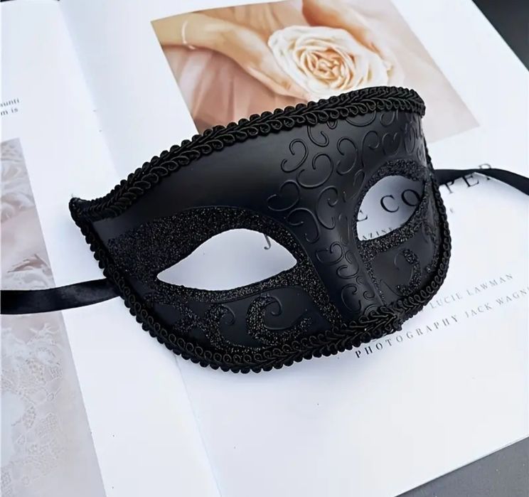 Карнавальная маска для мужчин и женщин