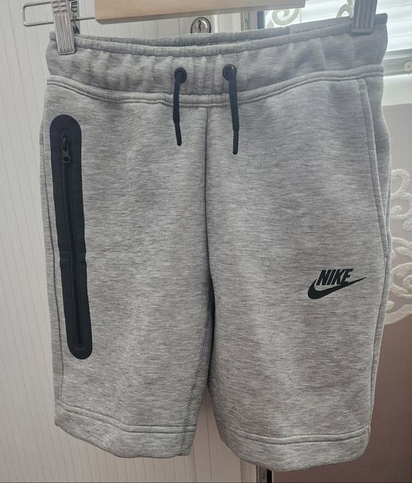 Оригинални детски къси панталонки Nike Tech Fleece