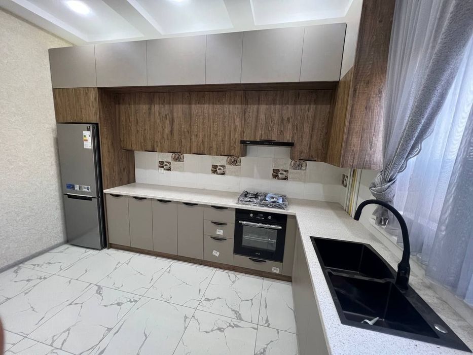 Beruniy metro 3 hona 93 kv 4 etaj / 4 Yangi uy