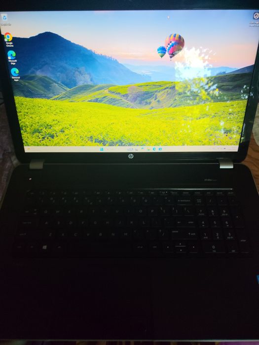 De vanzare laptop hp i5 , 17 inchi 8 gb ram,1 gb placa video