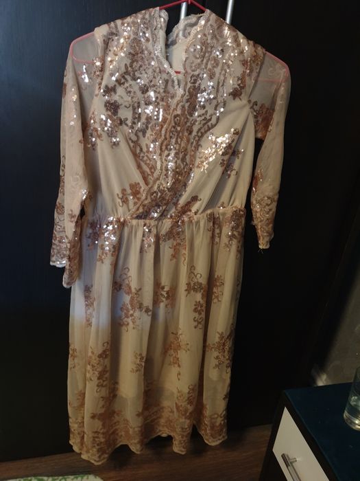 Rochite femeii  diferite mărimi pretu difera  la fiecare rochita