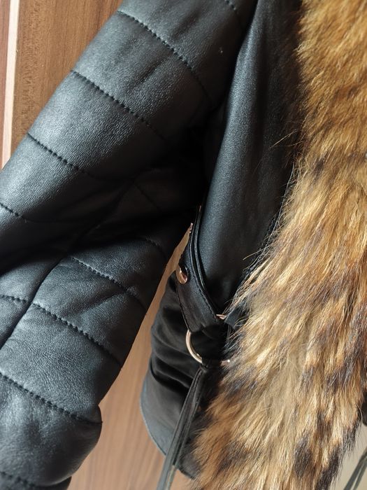 Естествена кожа яке S с яка естествен косъм