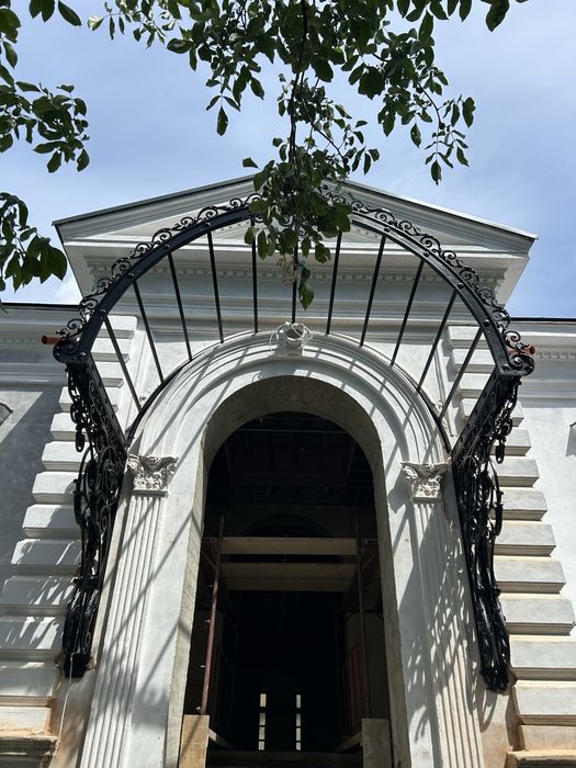 Confecții metalice Iași | Scări | Porți | Garduri | Balustrade | Fier forjat