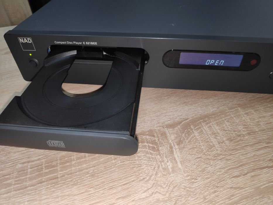 Продавам CD player NAD C 521BEE