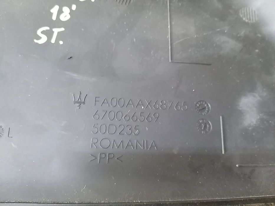 Capac trim panou stanga consola centrala maserati ghibli m157 fa00aax68765 670066569