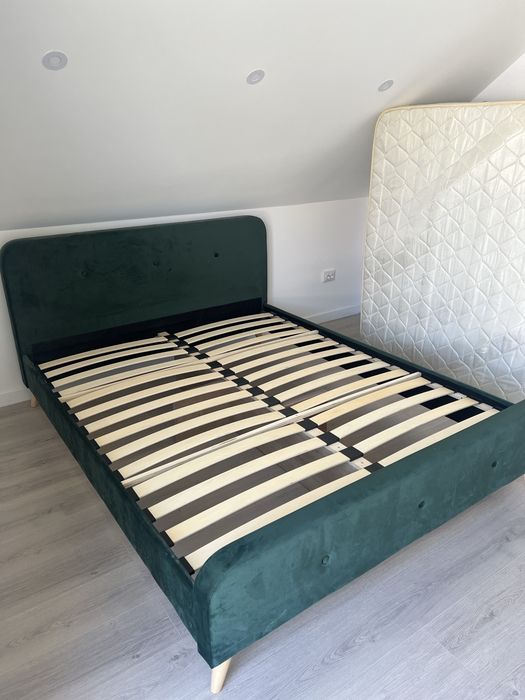 Vand pat tapitat verde catifea cu saltea