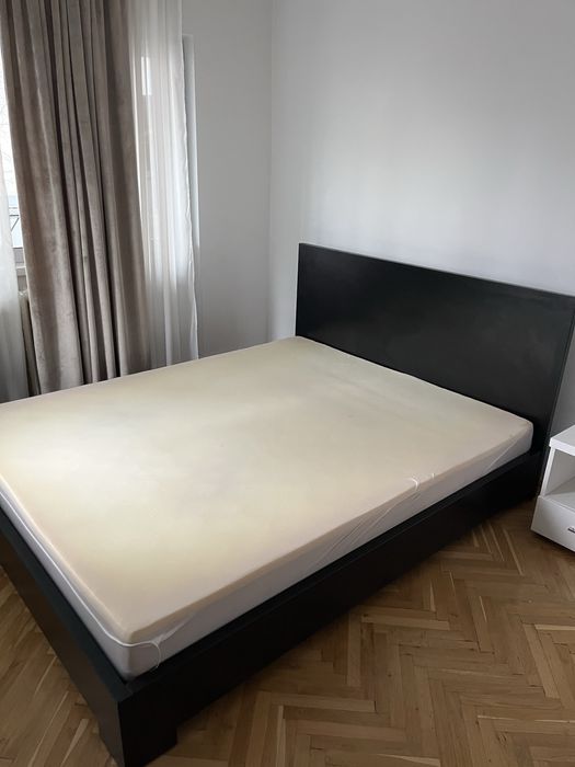 Vand pat lemn intr-o stare foarte buna