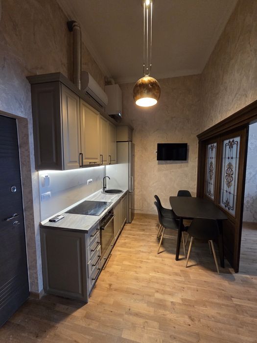 Zona istorică, centrală, proprietari, vindem apartament 2 camere, complet renovat și mobilat