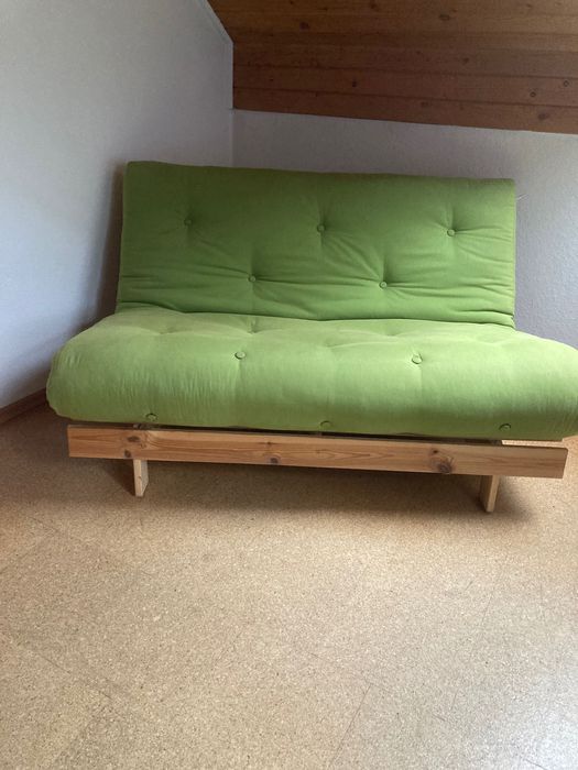Vând canapea extensibila, de tip futon, cu 2 locuri, aproape nouă, nefolosită