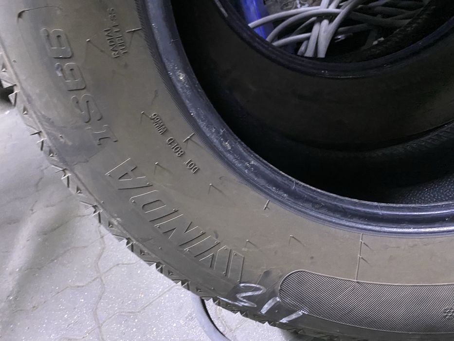 Зимние шины 265,65,17