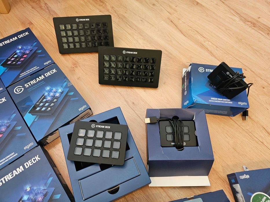 19 - броя Elgato Stream Deck за части