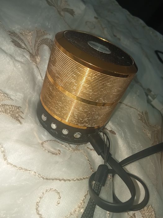 Блютуз колонка состояние хорошее