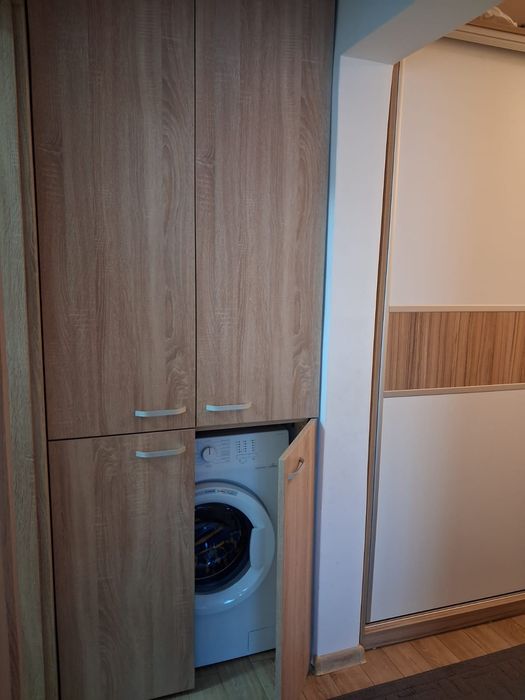 Închiriez studio militari