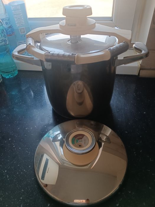 Vând oală Zepter 5.8L cu 2 capace