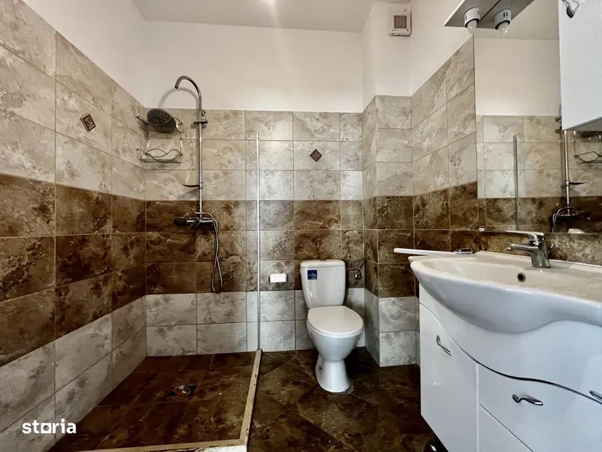 Casă de închiriat 5 camere + 5 băi + 3 balcoane + terasă 800€/luna