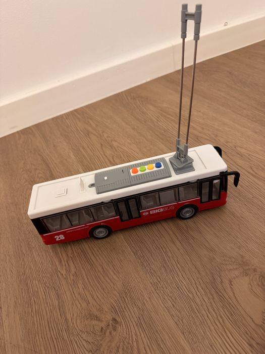 Autobuz si troleu
