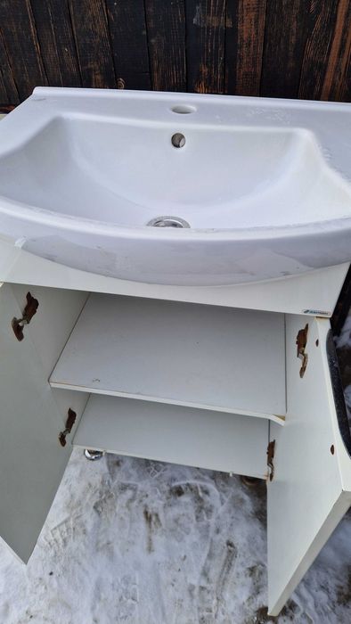 Продам раковину с тумбой