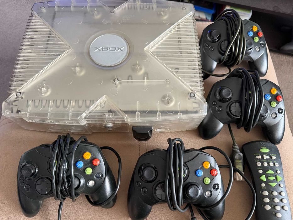 Xbox Original Crystal Edition 80GB употребявана конзола с 4 контролера