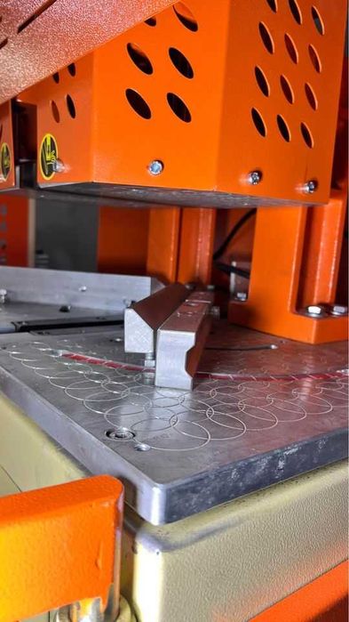 •Utilaj KRG 101 de sudat profile PVC cu BAC-uri universale de 0,2 mm