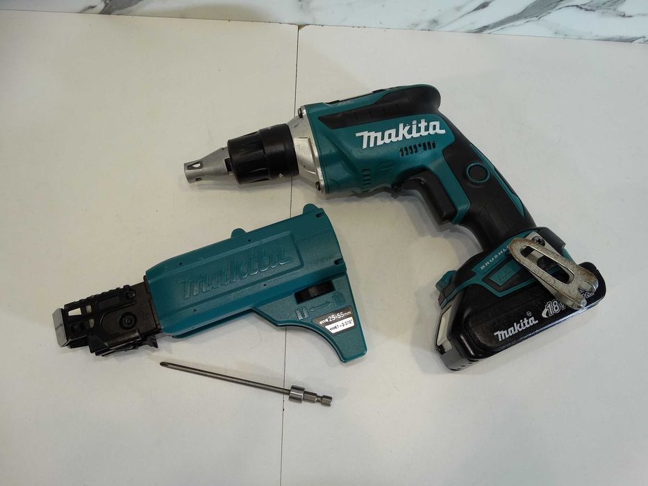 Makita DFS452 + магазин  - Винтоверт за гипсокартон