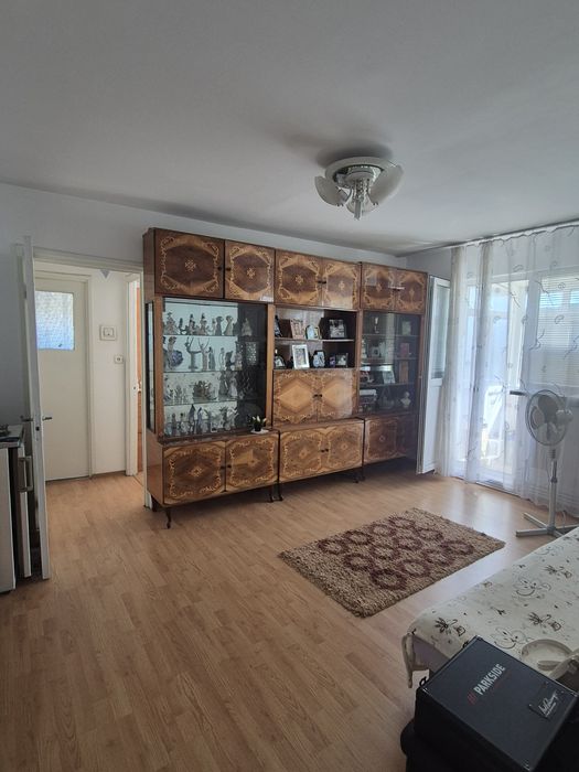 Proprietar,vând apartament 2 camere semi.conf 1 Craiovita Noua et.4/4,