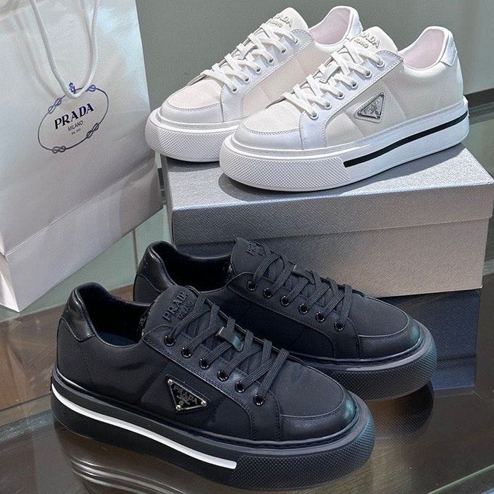 Продам кроссовки Прада женские