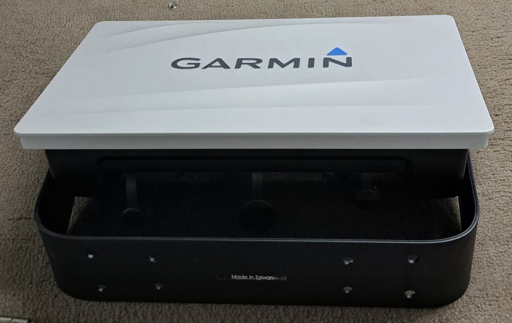 Vând sonar Garmin 1222xsv
