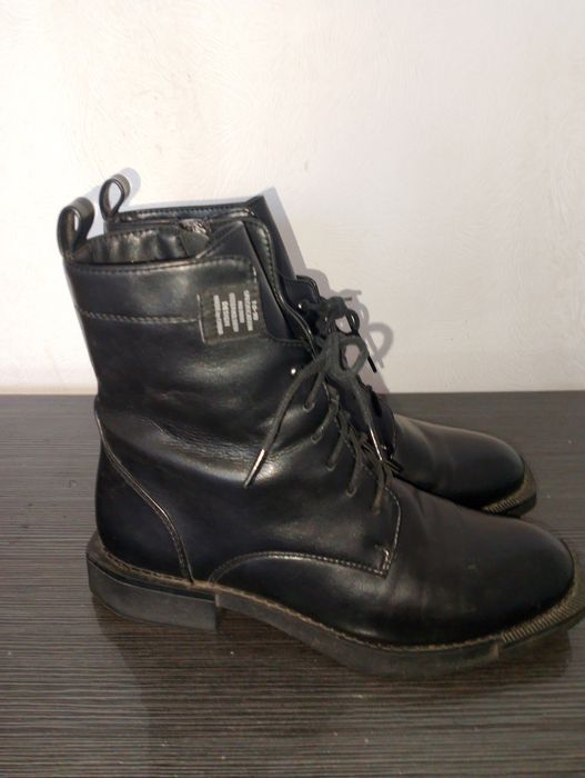 Продам женские ботинки