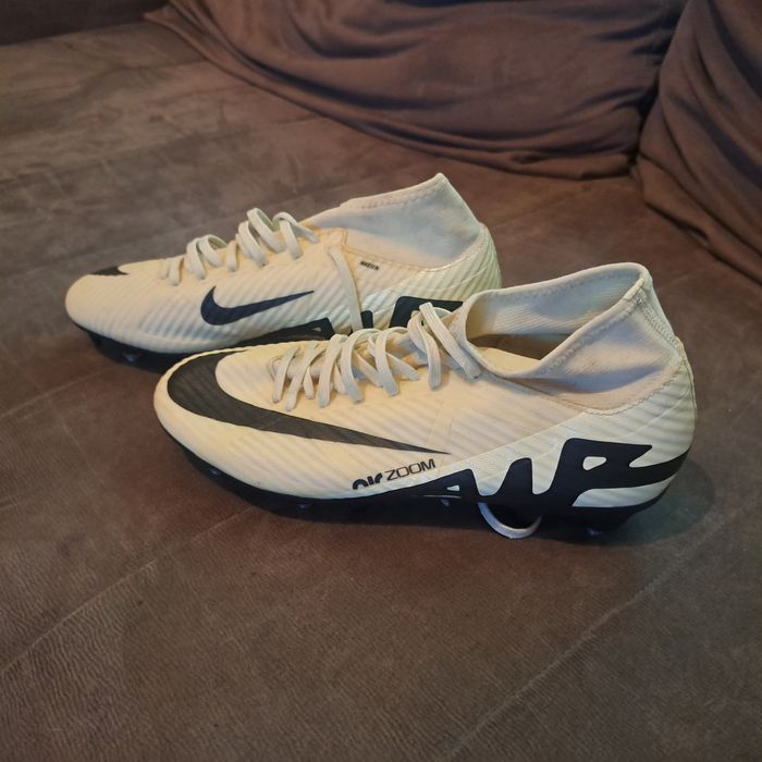 Футболни бутони Nike