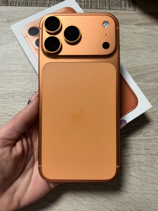iPhone 17 Pro Max, 512GB, Space Orange