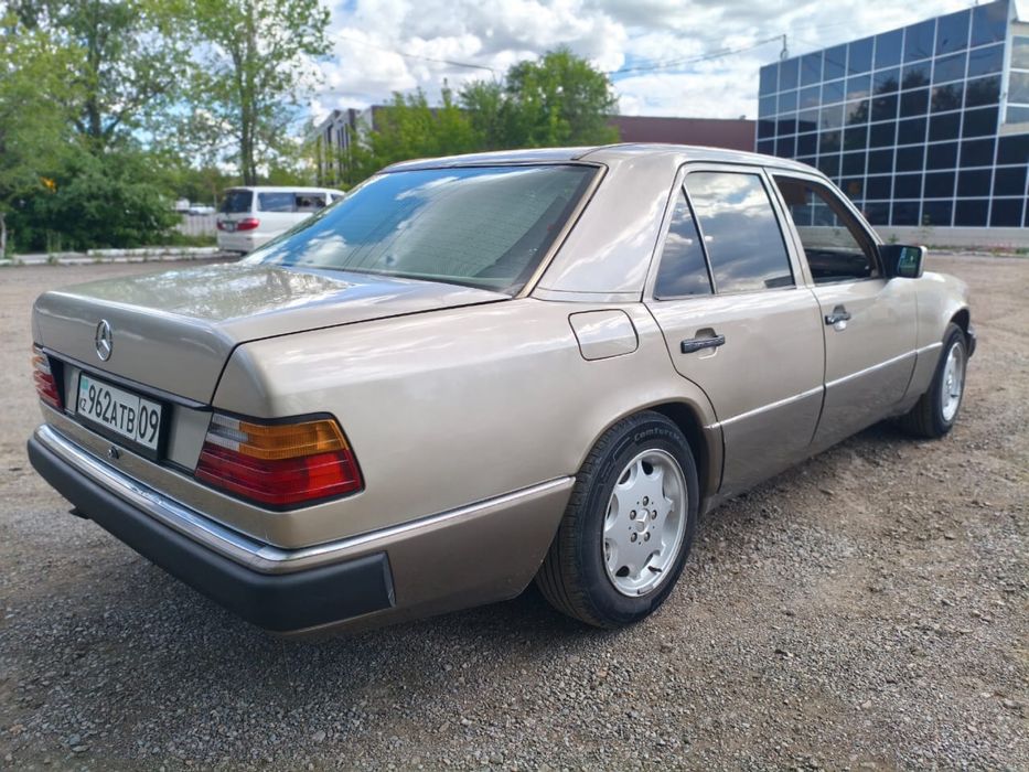 Продам машину мерседес Е 230