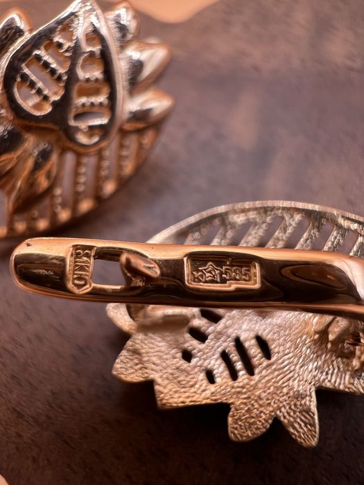 Продам золотые серьги.