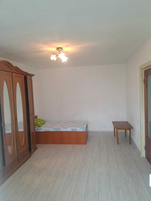 Proprietar ofer spre inchiriere apartament 2 camere confort 1 decomandat