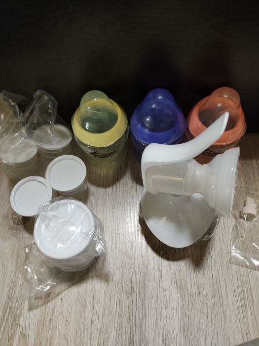 Ръчна помпа за кърма Tommee tippee