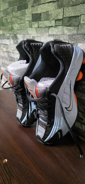родавам маратонки Nike Shox в много добро състояние.