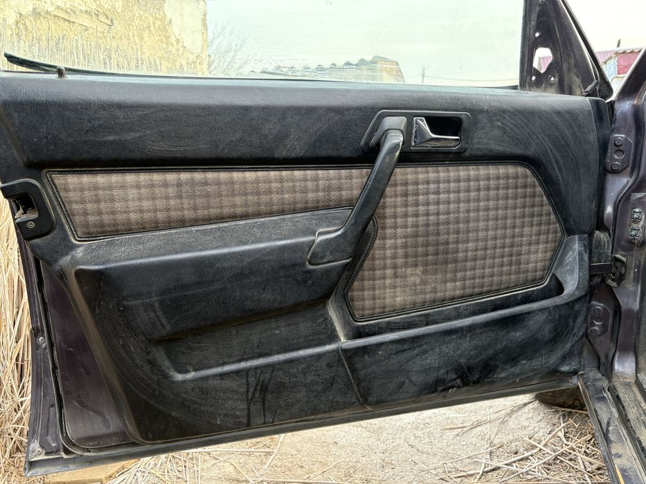 Обшивкий мерседес 190