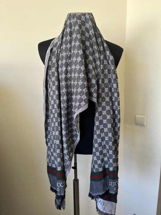 Esarfa Gucci , impecabila