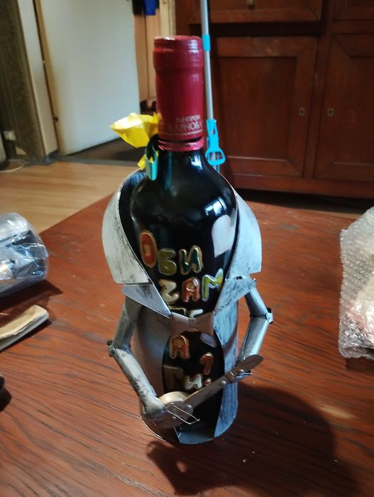 Стойка за бутилка. Метална