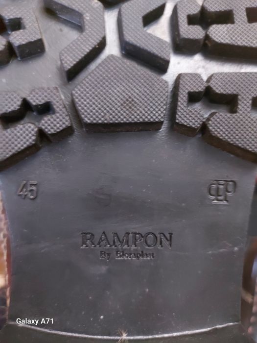 Продам зимние мужские сапоги