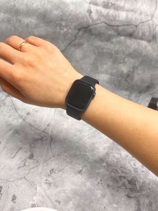 Часы Apple Watch 7